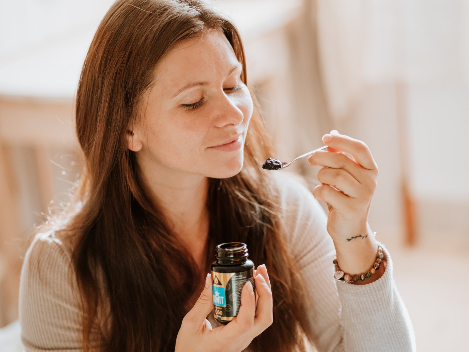 Does carbon C60 naturally combat free radicals and toxic elements in the body?