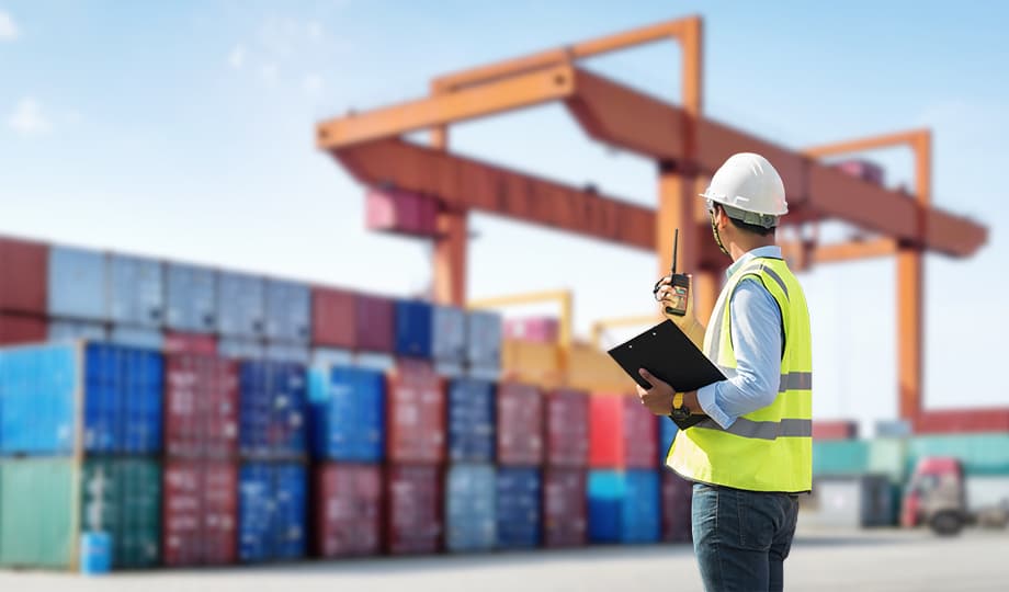 How much does it cost to use a freight forwarding service?