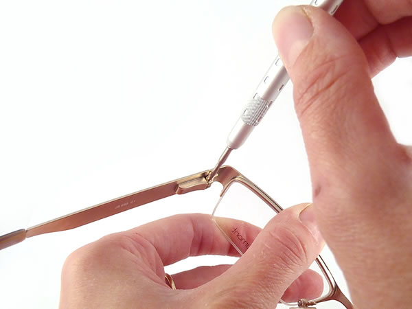 Into The World Of Eyeglasses Repair